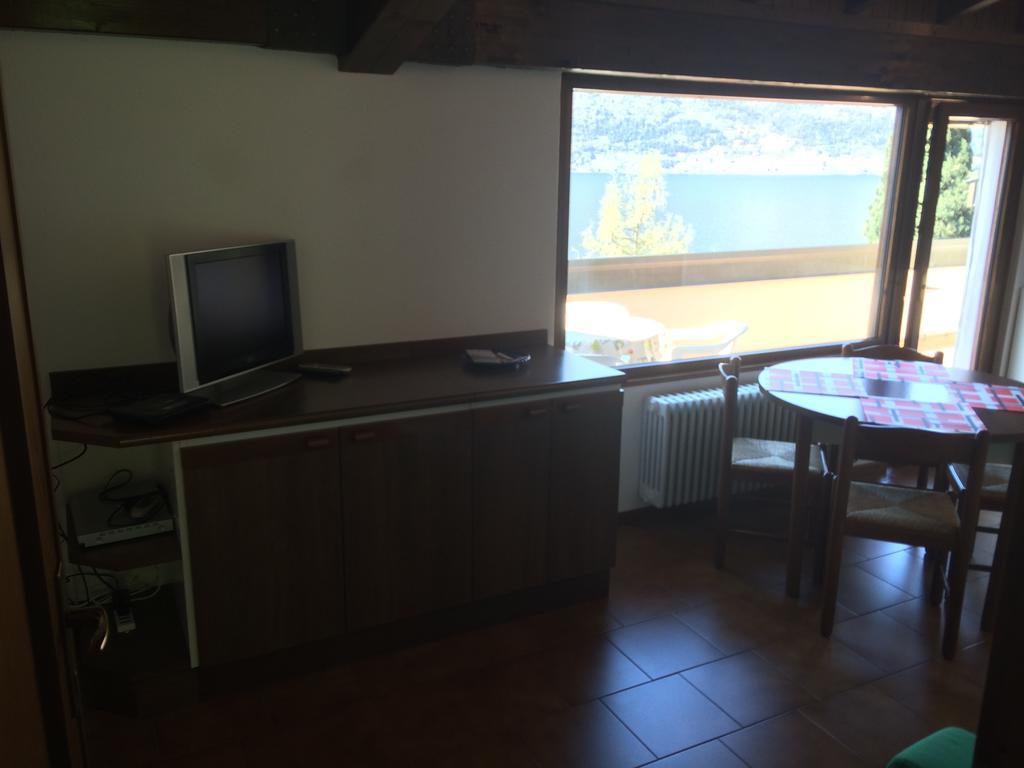 The Silence Holiday Apartment Lezzeno Szoba fotó