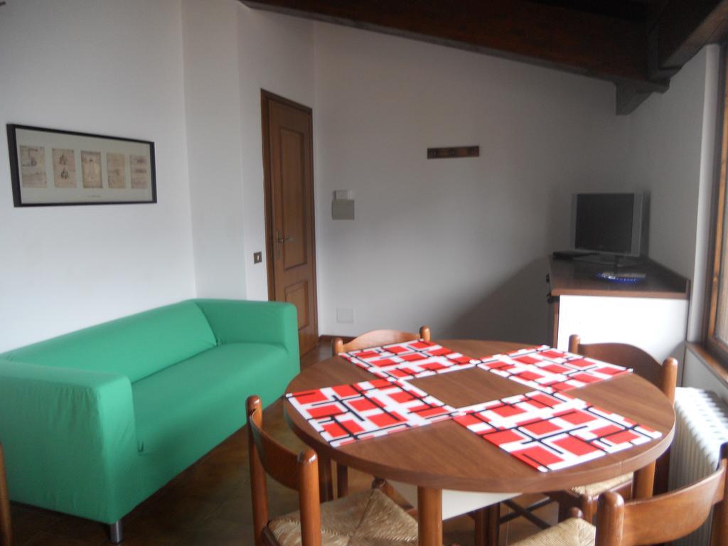 The Silence Holiday Apartment Lezzeno Szoba fotó